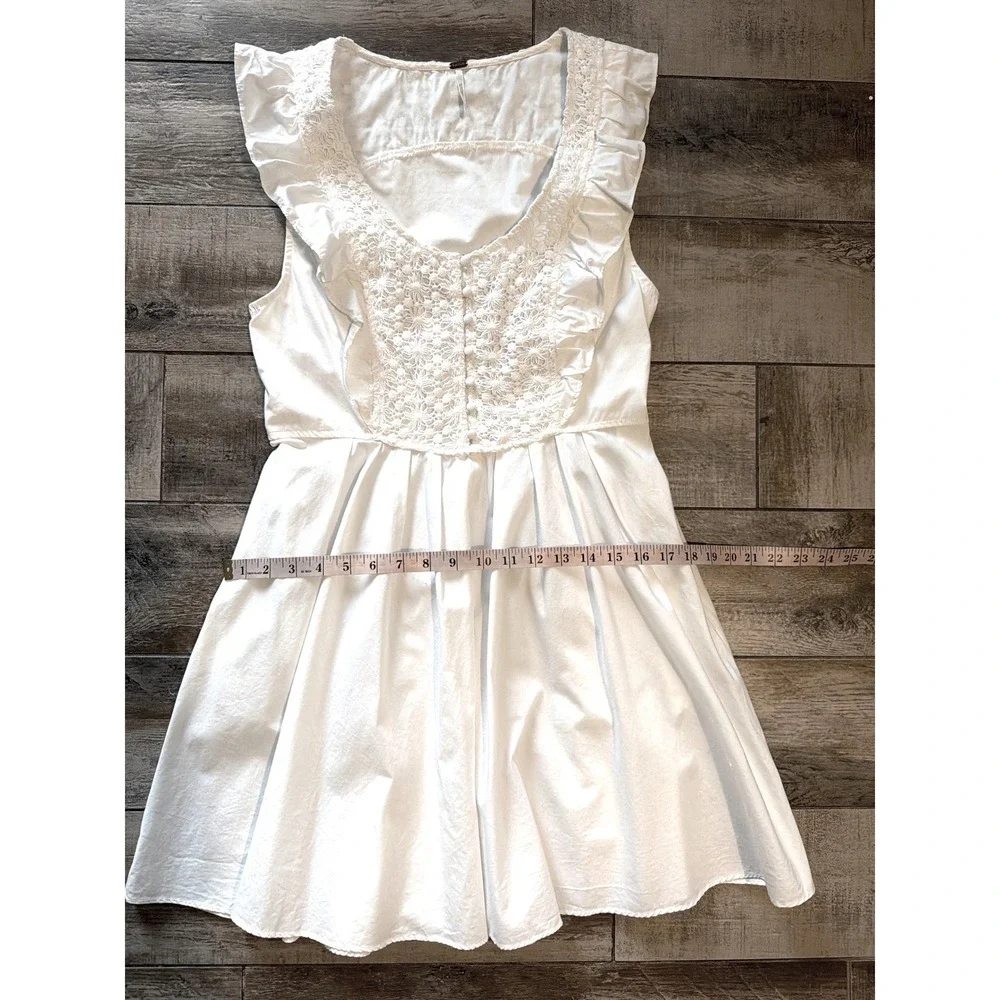 FREE PEOPLE Womens sz Large Half Moon white crochet ruffled fit & flare  pockets